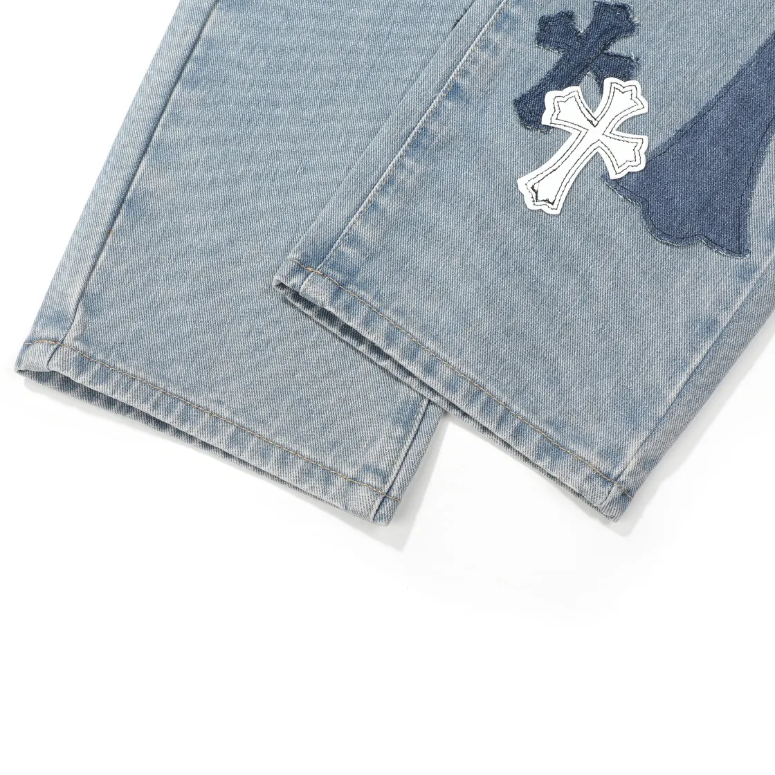 P310 (top replica) Ch rare co-branded top item Chrome hearts new Chrome heart patchwork leather patch cross stitching micro-flare jeans Top-notch configuration, details are invincible! ! Cleanfit has become very popular in the past two years, and Kroxin’s consistent style is particularly high-end! ! Imported Japanese woven fabric ready-made clothes, genuine leather Crocodile leather labels and waist cloth leather tags are sewn on. The overall process is very cumbersome. The buttons on the trousers fly, rivets, back pockets, and metal decorative plates are all custom-made from molds. After they are finished, they are distressed to create a very effective effect. It has a vintage taste, and has been used by all kinds of big-name European and American celebrities. Kenijima’s cleanfit style has become popular all over the world. Top-grade hardware, pay attention to my detailed photos, the buttons are all detachable, and they are made of 925 engraved silver! ! Match as you like, suitable for both men and women ✔️✔️ Color: Blue Size: S M L XL